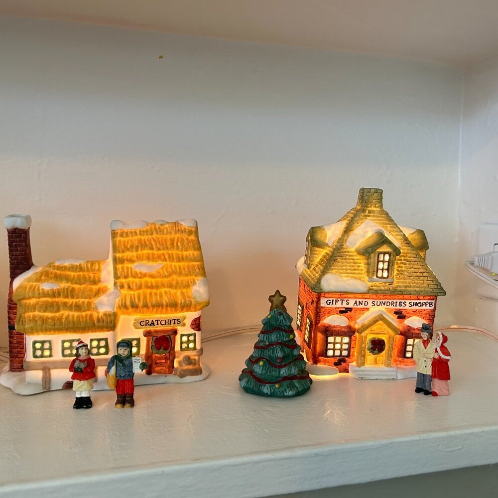 Seymour Mann A Christmas Carol Village Scrooge Fezziwig Cratchits Ceramic Light - Picture 3 of 9